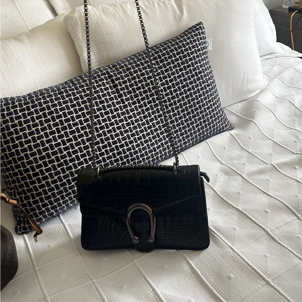 Purse - Picture 1 of 4